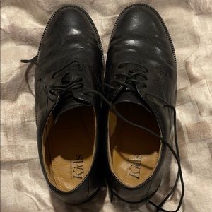 Black dress shoes